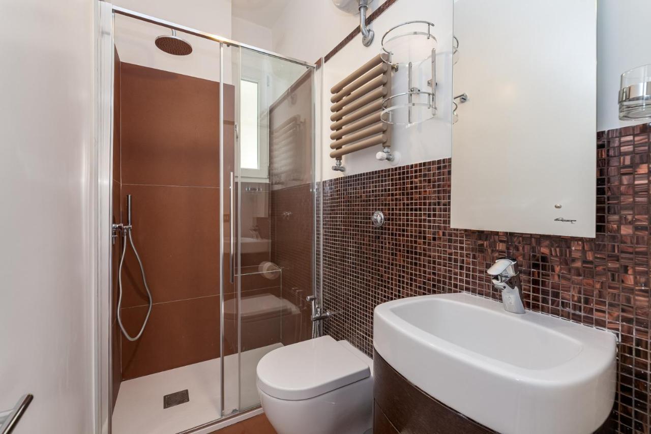 Aletheia Elite - Elegant 2 Br Apartment Rome Bagian luar foto